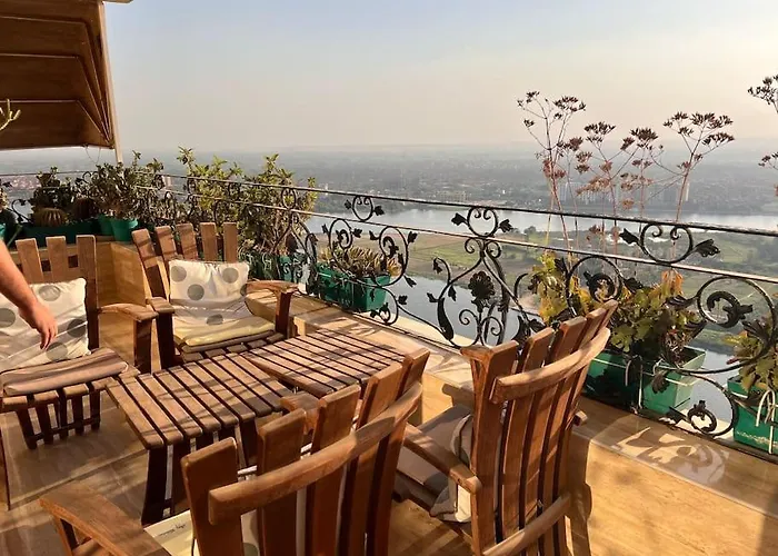 3Brs Spacious Vintage Apt Panoramic Nile View